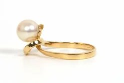 Bague Années 70 en or jaune 18 carats sertie d'une perle
