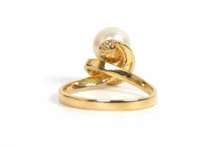 Bague Années 70 en or jaune 18 carats sertie d'une perle