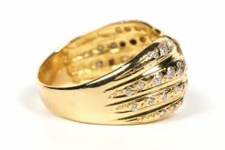Bague Années 70 en or jaune sertie de diamants
