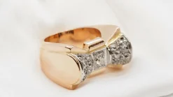 Bague années 50 en or rose, platine et diamants