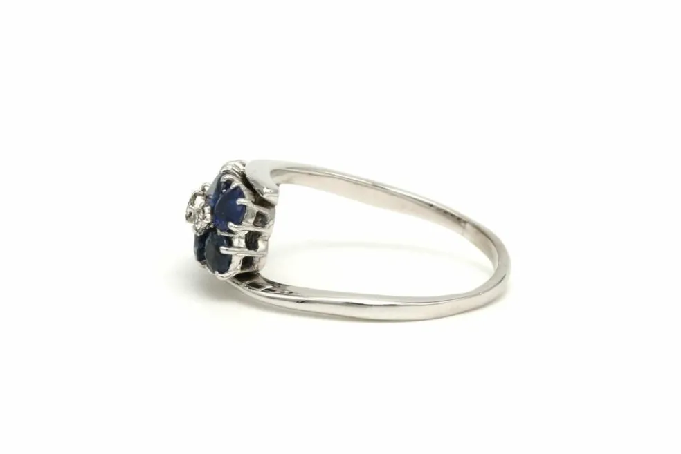 Bague Années 50 en platine sertie de saphirs et de diamants