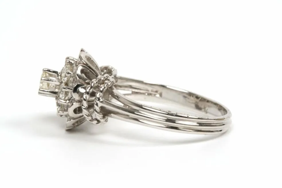 Bague années 50 or blanc, diamants (+-0.39ct)