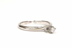Bague Années 70 or blanc diamant