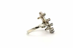Bague années 70 or blanc, saphirs, diamants