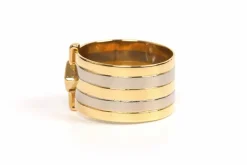 Bague Années 70 or jaune et blanc, diamant taille baguette
