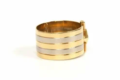 Bague Années 70 or jaune et blanc, diamant taille baguette