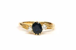 Bague Années 70 or jaune saphir diamants