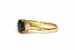 Bague Années 70 or jaune saphir diamants