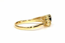 Bague Années 70 or jaune saphir diamants