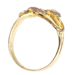 Bague antique à double serpent avec diamants et rubis des années 1900
