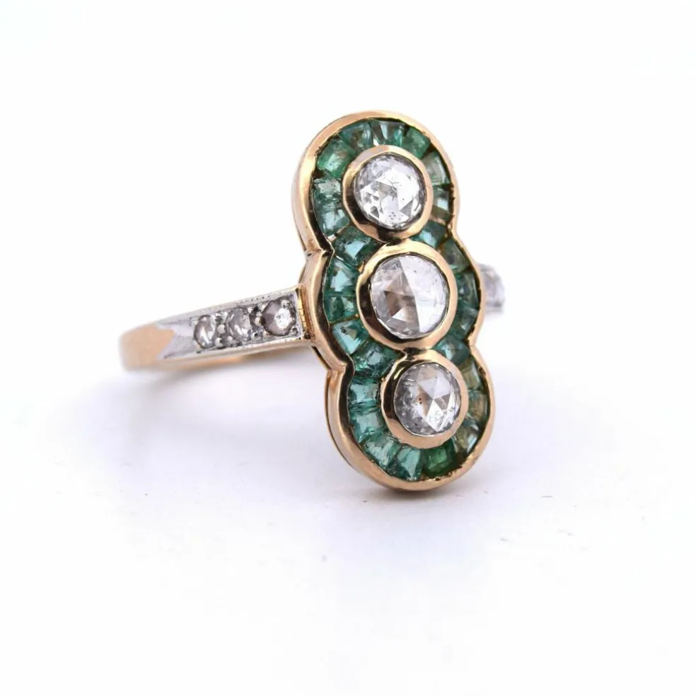 BAGUE ANTIQUE - OR JAUNE - DIAMANTS ET ÉMERAUDES