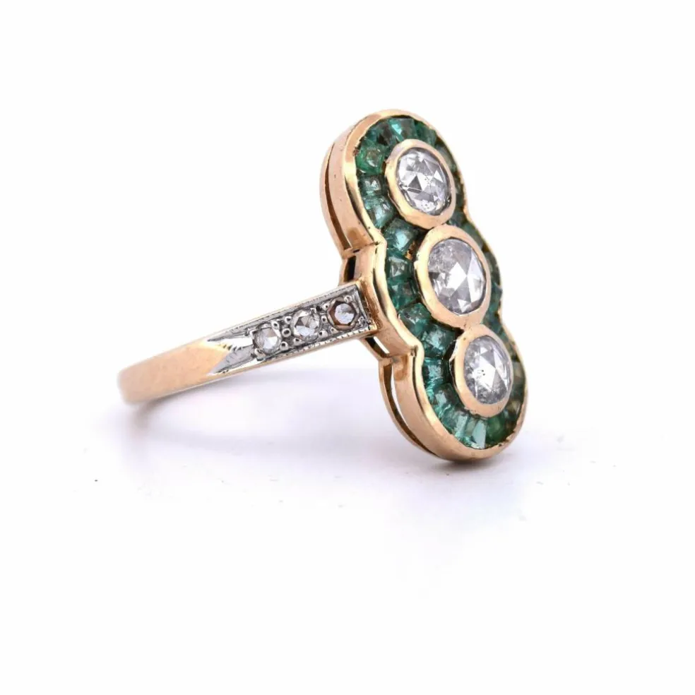 BAGUE ANTIQUE - OR JAUNE - DIAMANTS ET ÉMERAUDES
