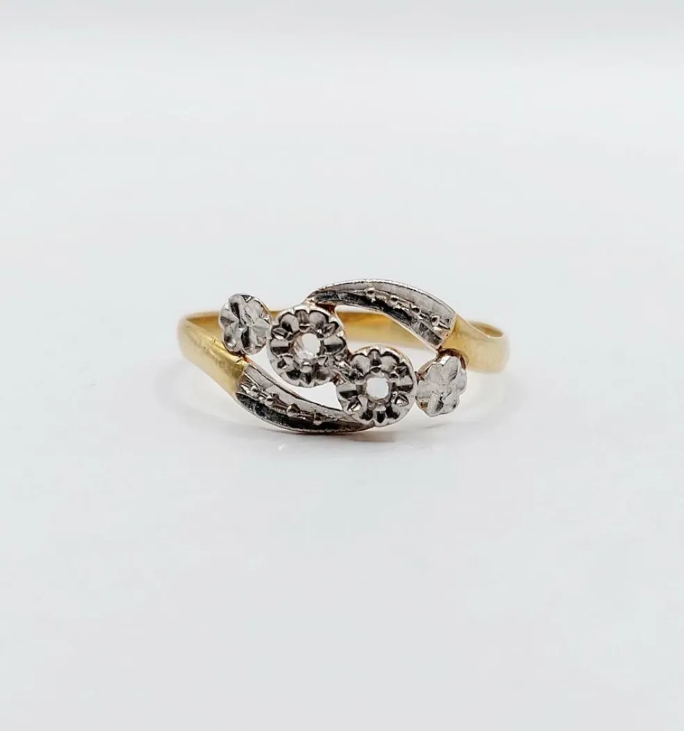 Bague antique or jaune diamant taille roses et monture à enroulement (circa 1900)