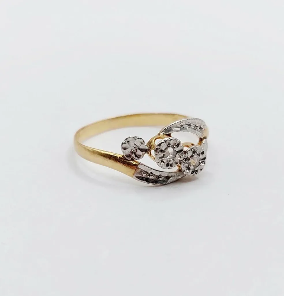 Bague antique or jaune diamant taille roses et monture à enroulement (circa 1900)