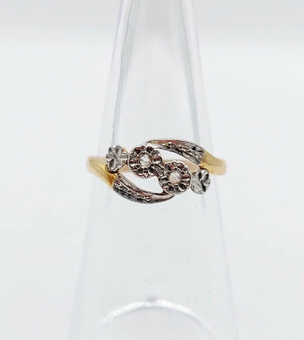 Bague antique or jaune diamant taille roses et monture à enroulement (circa 1900)