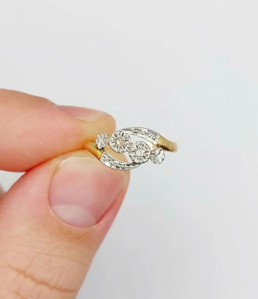 Bague antique or jaune diamant taille roses et monture à enroulement (circa 1900)