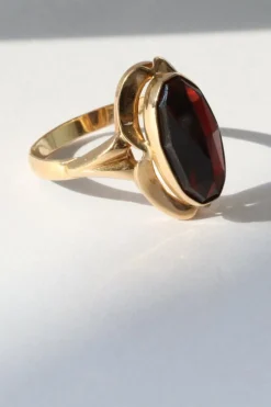 Bague antique Or jaune Grenat
