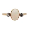 Bague antique or rose ornée d'un cabochon d'opale épaulé de diamants taillés en rose