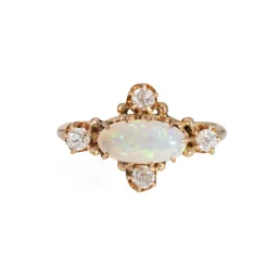 Bague antique victorienne en or jaune 14 carats avec opale et diamant