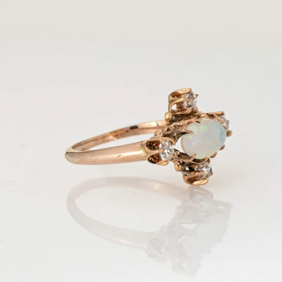 Bague antique victorienne en or jaune 14 carats avec opale et diamant