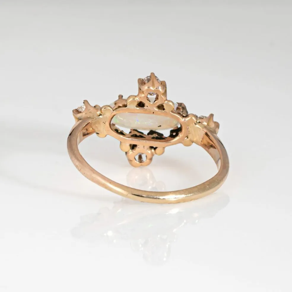 Bague antique victorienne en or jaune 14 carats avec opale et diamant