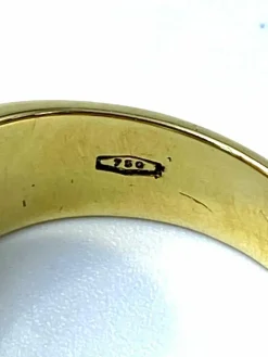 Bague arrondie émeraude en or jaune