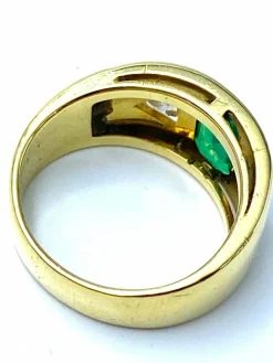 Bague arrondie émeraude en or jaune