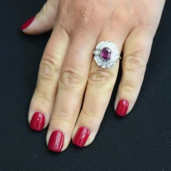 Bague Art Déco - Or blanc, rubis, diamants