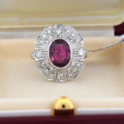 Bague Art Déco - Or blanc, rubis, diamants
