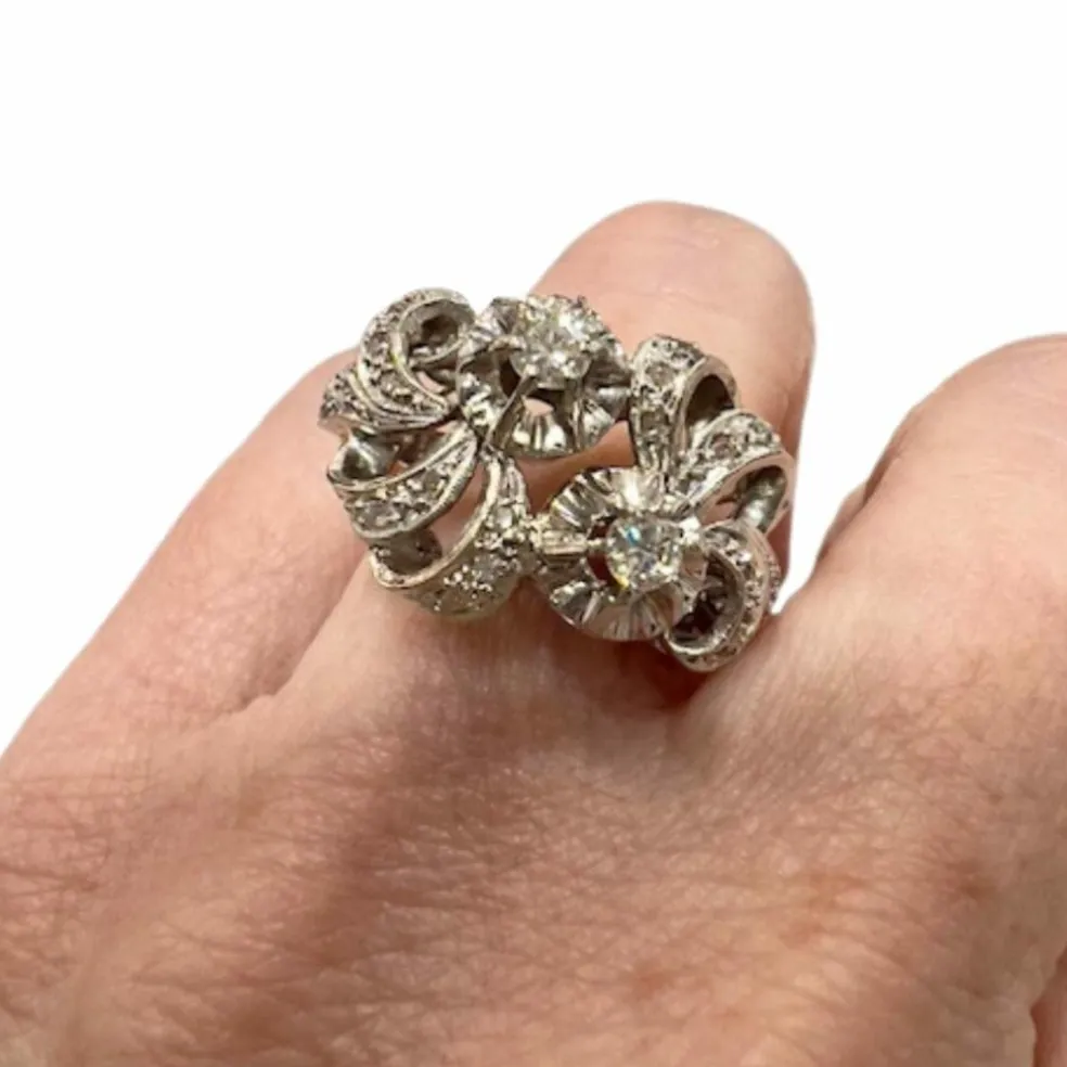 Bague Art Déco 1920-1930 or et platine avec diamants