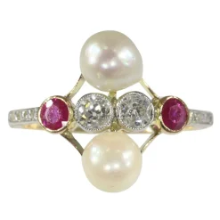 Bague Art Déco avec diamants, rubis et perles