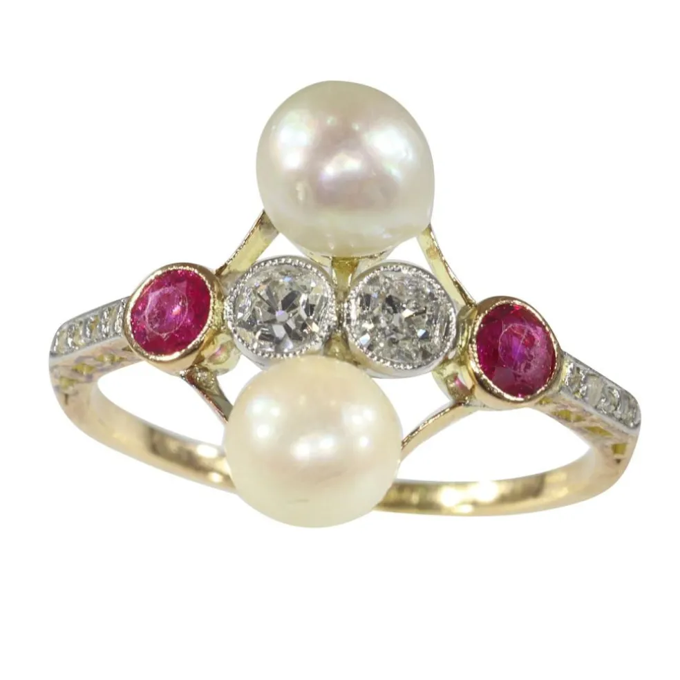 Bague Art Déco avec diamants, rubis et perles