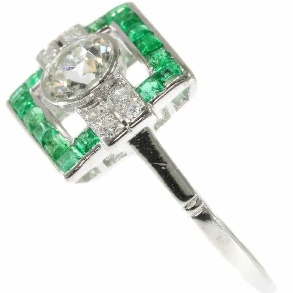 Bague Art Déco avec diamants et émeraudes