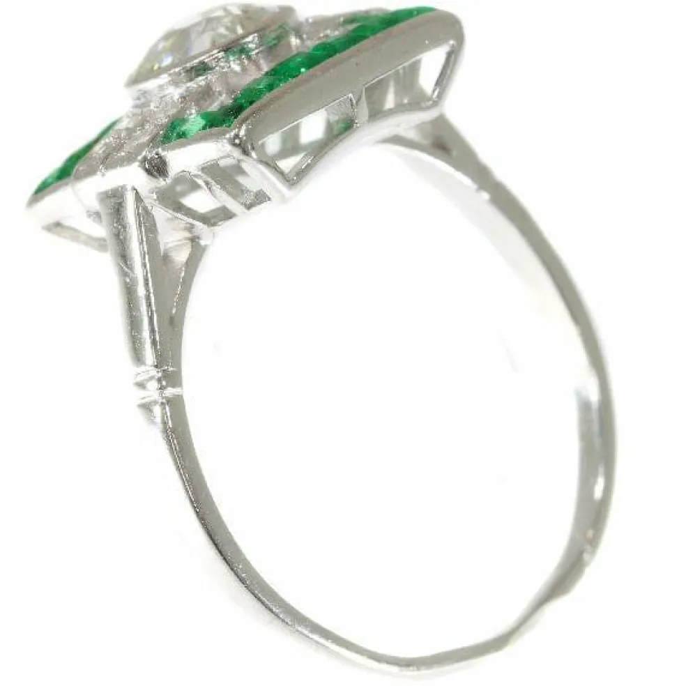 Bague Art Déco avec diamants et émeraudes