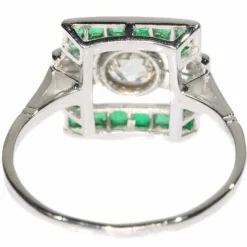 Bague Art Déco avec diamants et émeraudes
