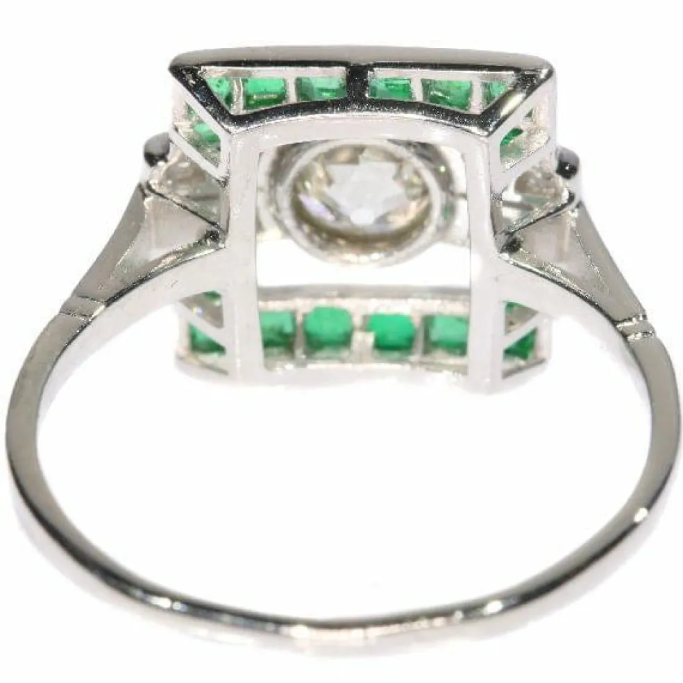 Bague Art Déco avec diamants et émeraudes
