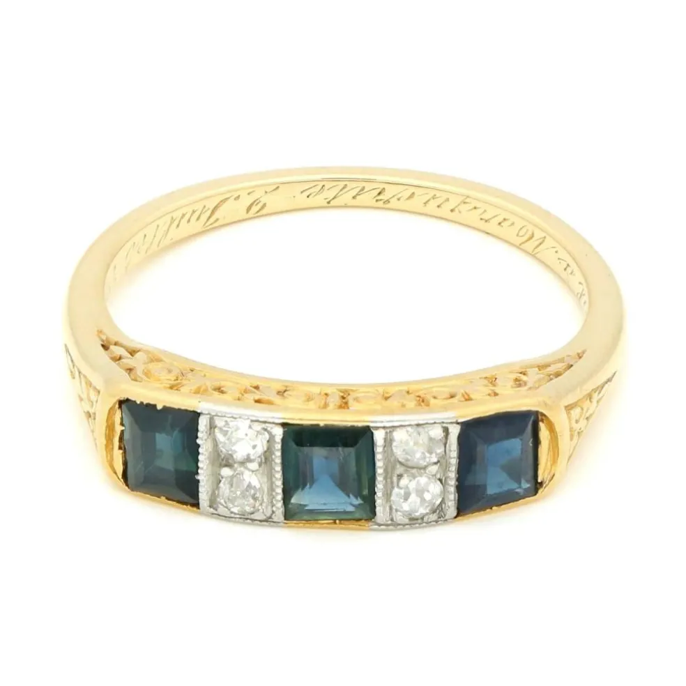 Bague Art Déco avec rangée de diamants et saphirs