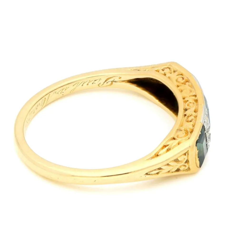 Bague Art Déco avec rangée de diamants et saphirs