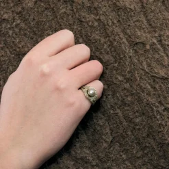 Bague Art déco, deux ors, perle bouton et diamants
