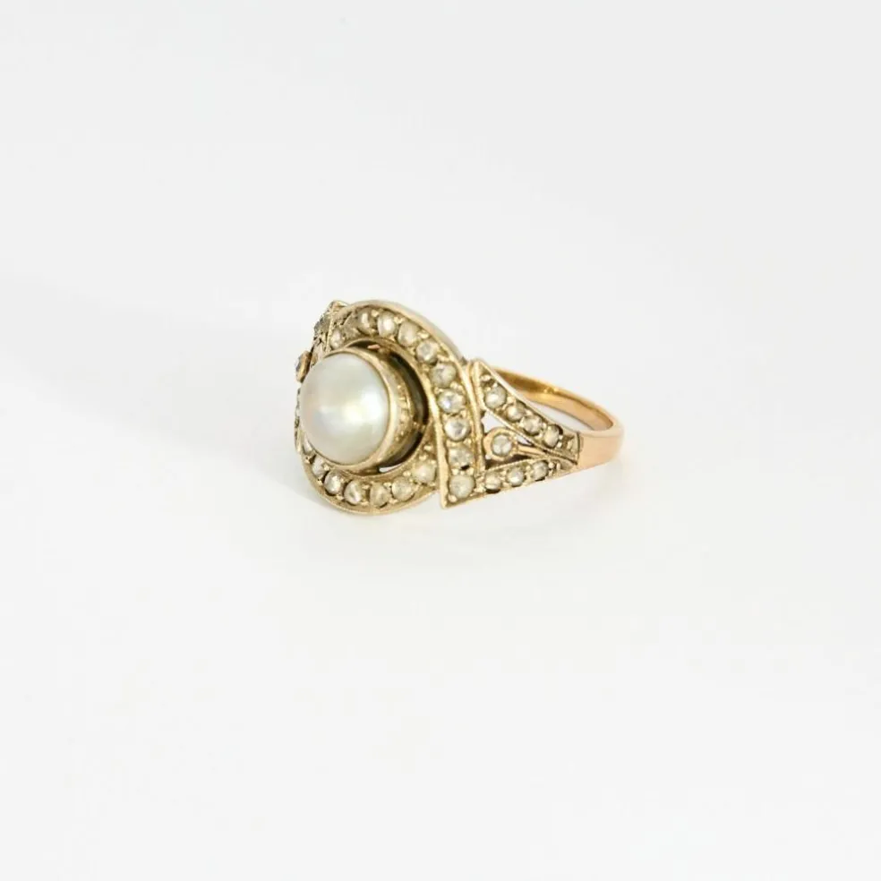 Bague Art déco, deux ors, perle bouton et diamants