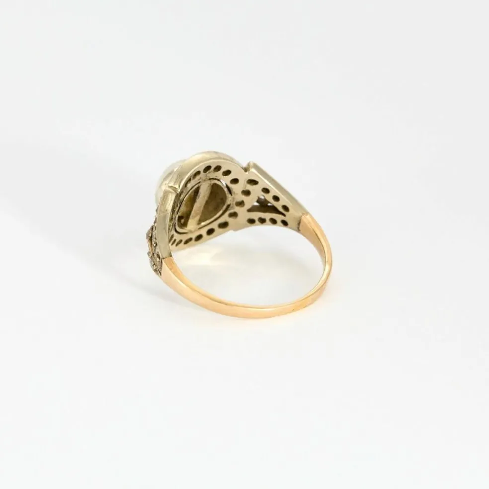 Bague Art déco, deux ors, perle bouton et diamants
