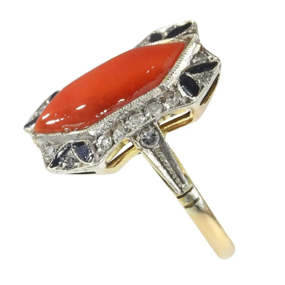 Bague Art Déco, diamants, corail et émail noir