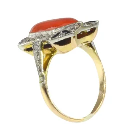 Bague Art Déco, diamants, corail et émail noir