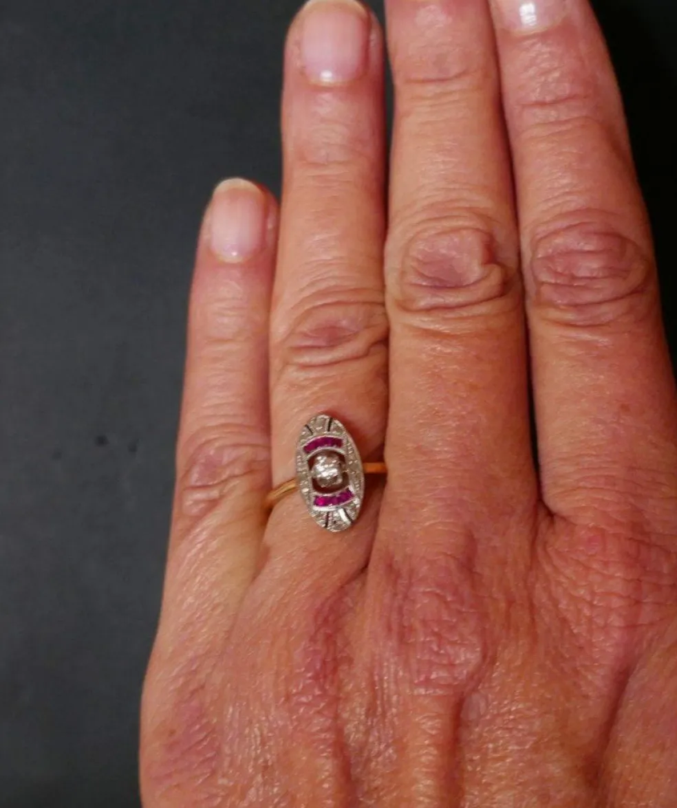 Bague Art Déco Diamants Et Rubis Calibrés