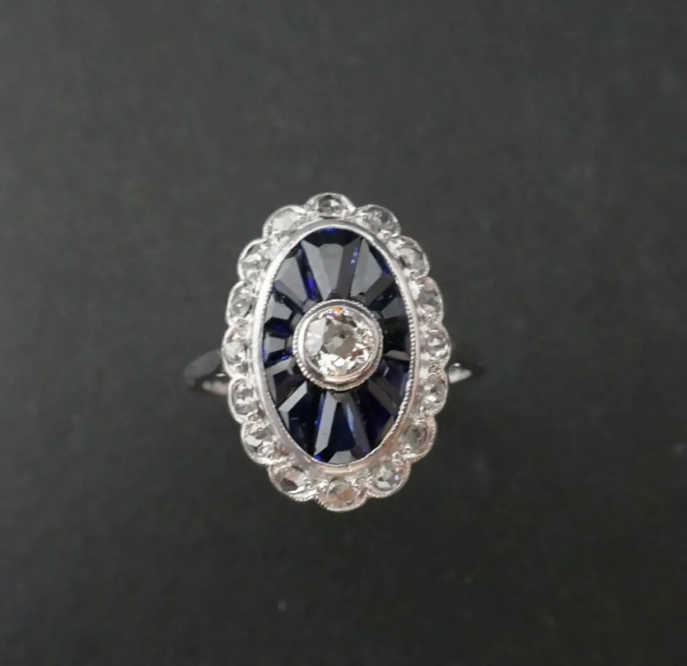 Bague Art Déco Diamants et Saphirs calibrés, Or