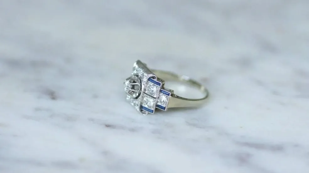 Bague Art Déco diamants et saphirs synthétiques