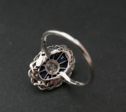 Bague Art Déco Diamants et Saphirs calibrés, Or