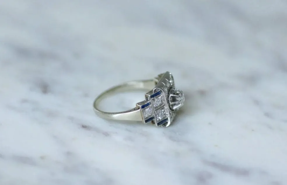 Bague Art Déco diamants et saphirs synthétiques