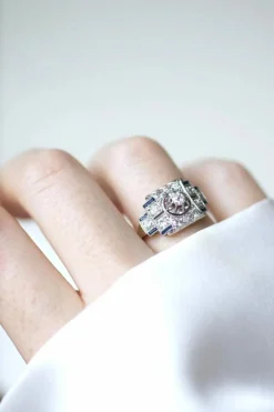 Bague Art Déco diamants et saphirs synthétiques