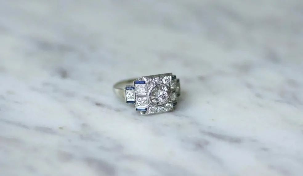 Bague Art Déco diamants et saphirs synthétiques